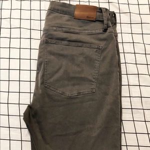 Madewell 9” High-Rise Skinny in size 32.
